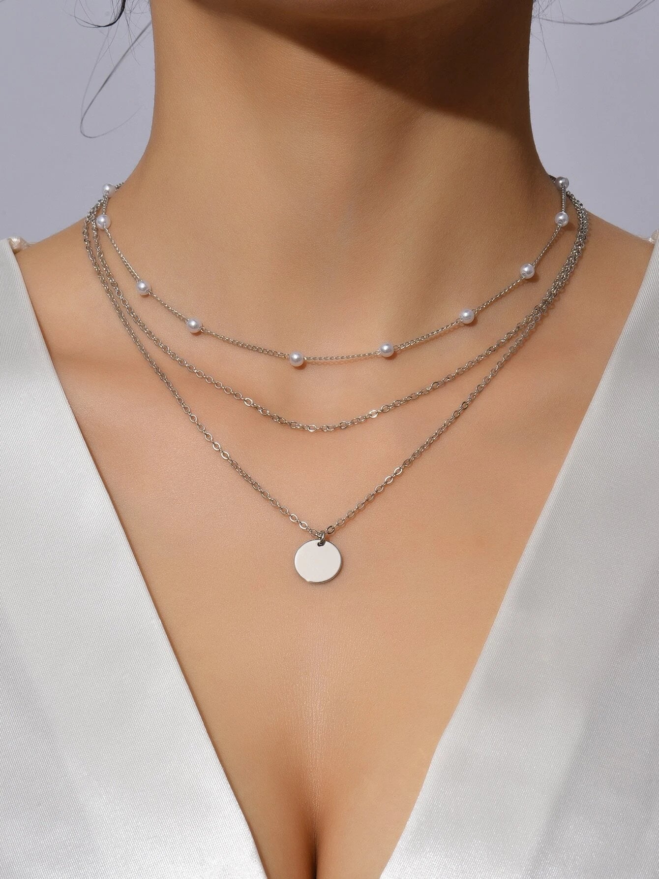 2Pcs Multi-Layer Faux Pearl round Disc Necklace (Random Pearl Quantity, Not Fixed)