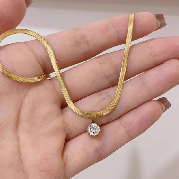 Fashionable New Accessory A Versatile Gold Stainless-steel Blade-embellished Clavicle Necklace That Shines