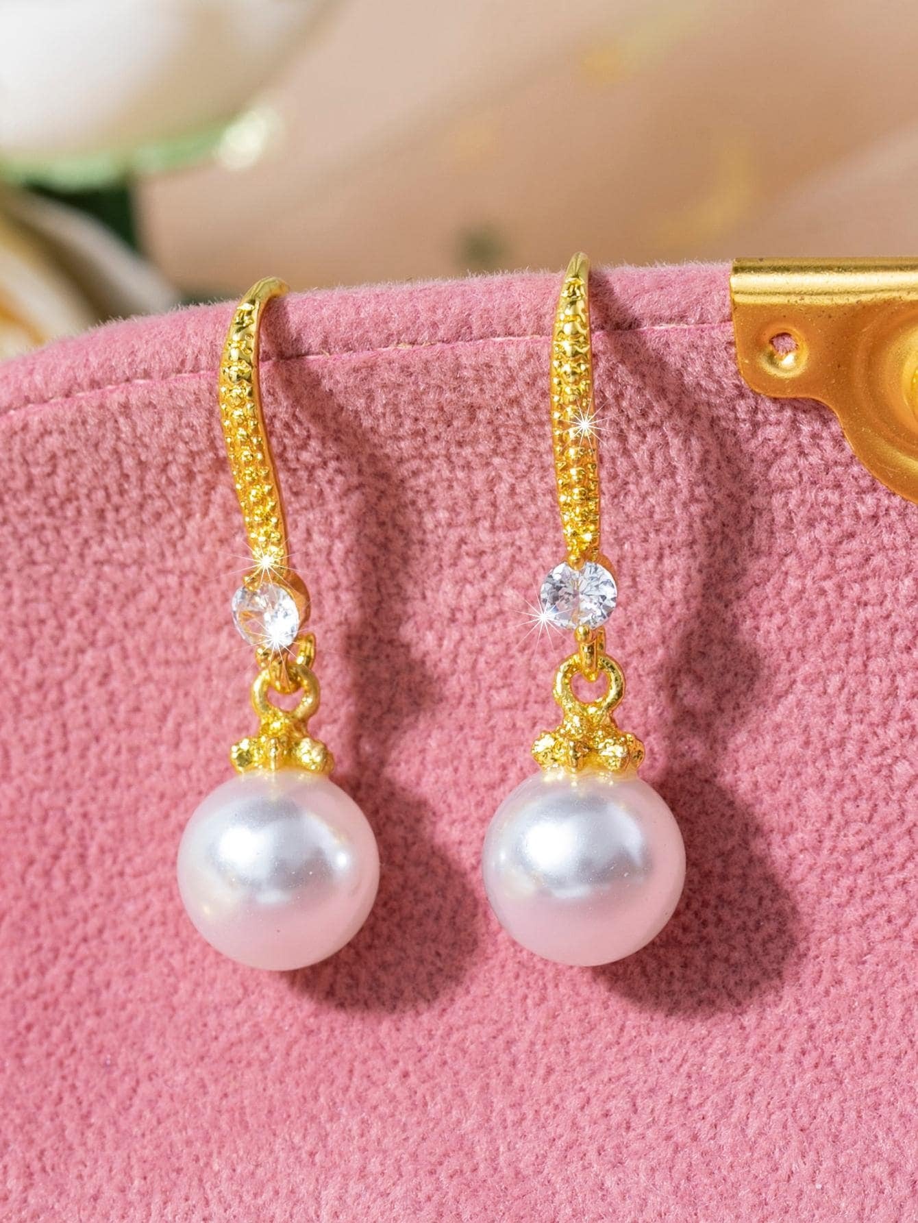 1Pair White Faux Pearl Drop Dangle Earrings for Women Girls Exquisite Daily Jewelry Elegant Wedding Holiday Gift